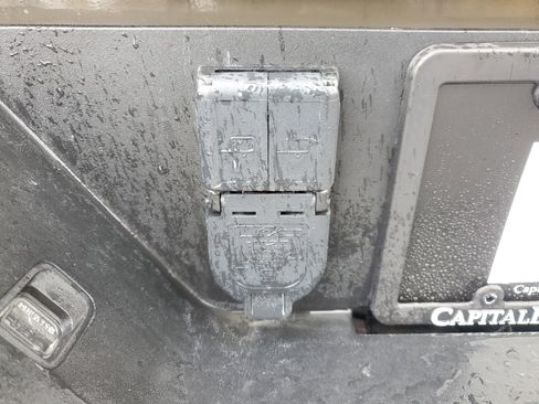 Used 2023 GMC Sierra 1500 AT4 image 7