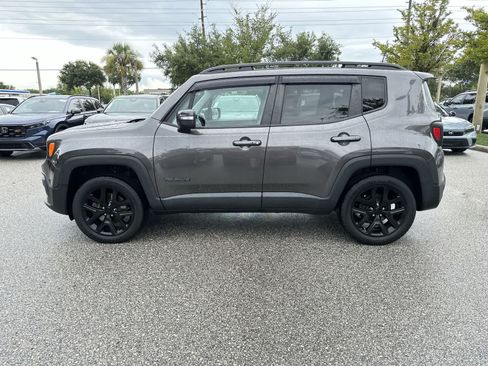 Used 2018 Jeep Renegade Altitude AWD/4WD image 3