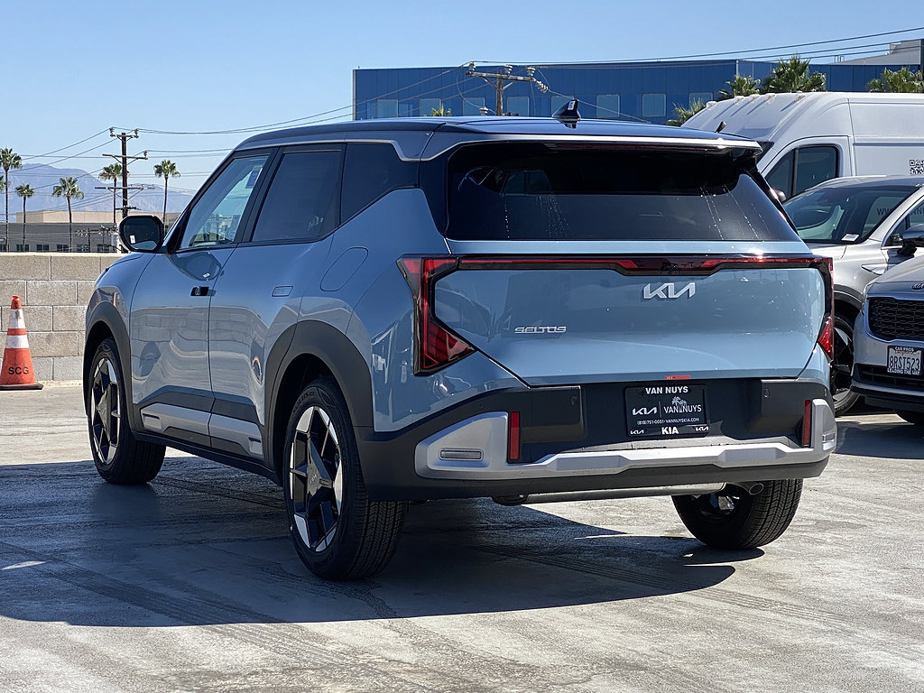 New 2027 Kia Seltos S FWD image 6