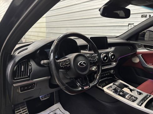 Used 2018 Kia Stinger GT2 image 13