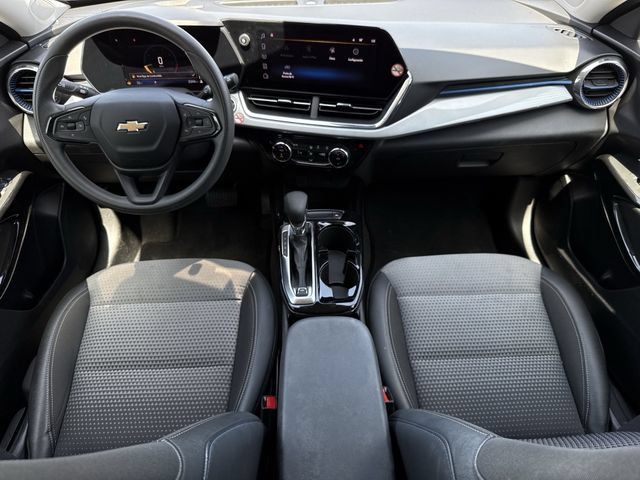 Used 2025 Chevrolet Trax LT FWD image 12