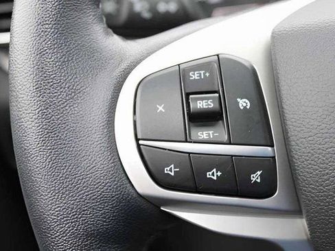 Used 2022 Ford Explorer XLT w/ Equipment Group 202A image 15