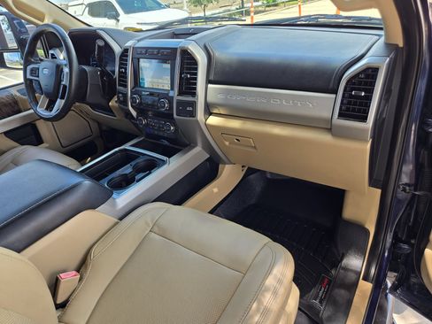 Used 2019 Ford F250 Lariat w/ Lariat Ultimate Package AWD/4WD image 24
