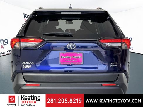 Used 2025 Toyota RAV4 XLE image 6