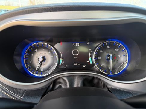 Used 2022 Chrysler Pacifica Touring-L w/ S Appearance Package image 24