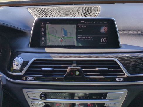 Used 2022 BMW 750i xDrive w/ Executive Package image 18