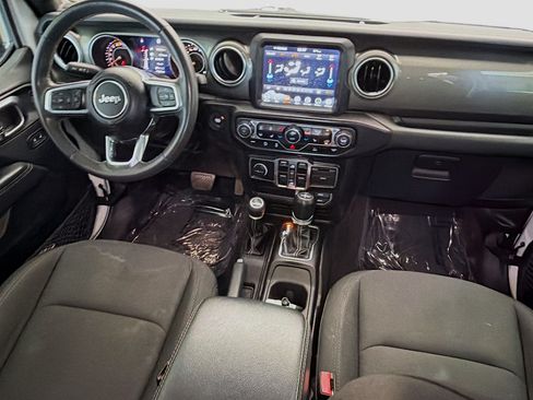 Used 2023 Jeep Wrangler Unlimited Sahara w/ Cold Weather Group AWD/4WD image 12