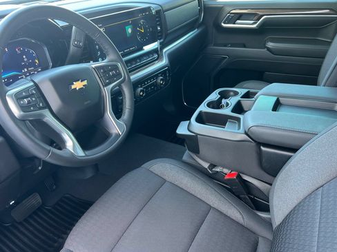 Used 2024 Chevrolet Silverado 1500 LT w/ Z71 Off-Road Package AWD/4WD image 7