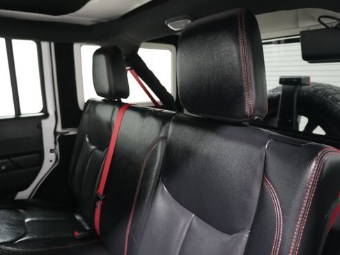 Used 2017 Jeep Wrangler Unlimited Rubicon image 12