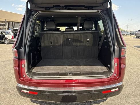 Used 2025 Jeep Wagoneer 4WD image 24