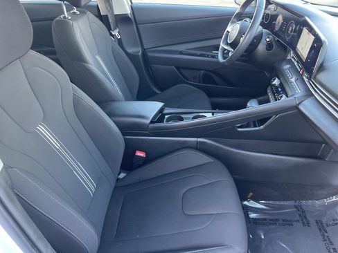 Certified 2025 Hyundai Elantra SEL image 26