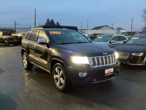 Used 2013 Jeep Grand Cherokee Overland Summit image 2