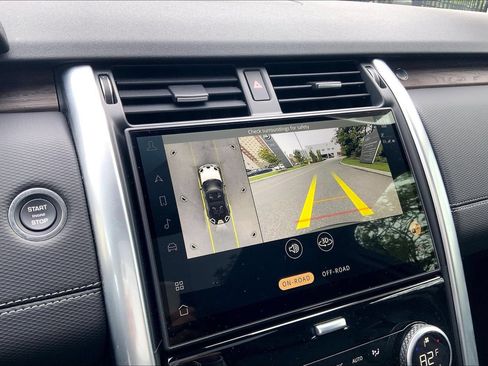 Certified 2025 Land Rover Discovery Dynamic SE AWD/4WD image 26