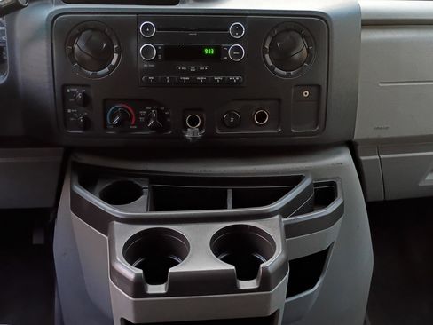 Used 2014 Ford E-350 and Econoline 350 XLT image 20