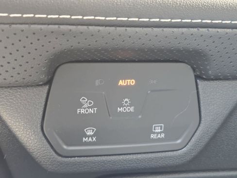 Certified 2025 Volkswagen Atlas SE image 31