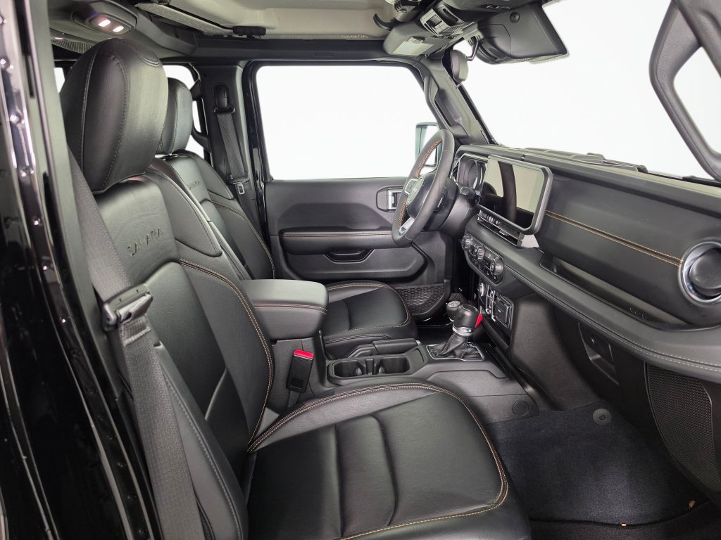 Used 2024 Jeep Wrangler Unlimited Sahara AWD/4WD image 38