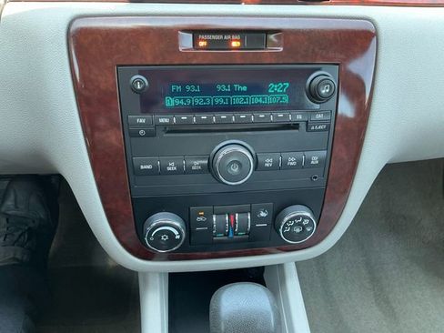 Used 2008 Chevrolet Impala LT FWD image 19