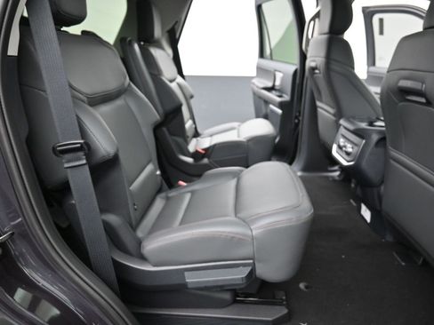 New 2025 Ford Expedition Active image 10