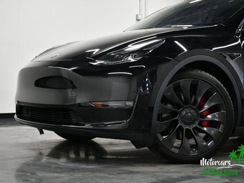 Used 2023 Tesla Model Y Performance AWD/4WD image 3