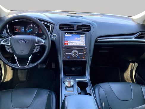 Used 2019 Ford Fusion Titanium AWD/4WD image 16