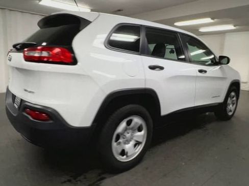 Used 2017 Jeep Cherokee Sport AWD/4WD image 8