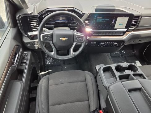 Used 2025 Chevrolet Silverado 2500 LT w/ Convenience Package AWD/4WD image 10