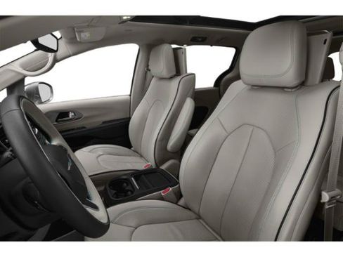 Used 2018 Chrysler Pacifica Touring-L FWD image 12