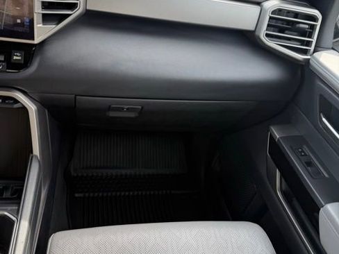 Used 2025 Toyota Tundra Limited AWD/4WD image 33
