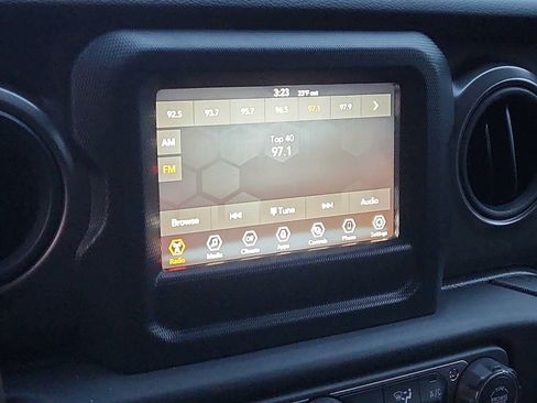 Used 2023 Jeep Gladiator Sport image 16