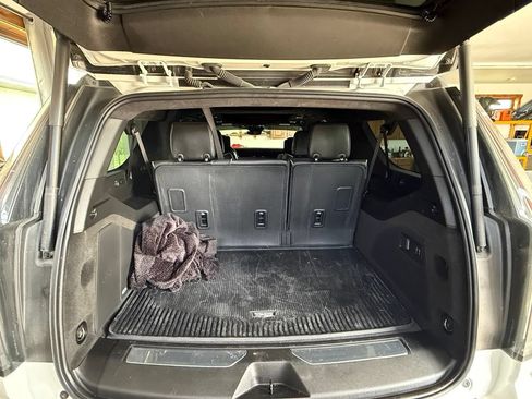 Used 2025 Cadillac Escalade ESV V AWD/4WD image 11