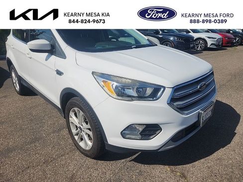 Used 2018 Ford Escape SE w/ SE Sync 3 Package image 1