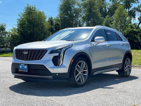 Used 2019 Cadillac XT4 Premium Luxury w/ Cold Weather Package AWD/4WD image 3