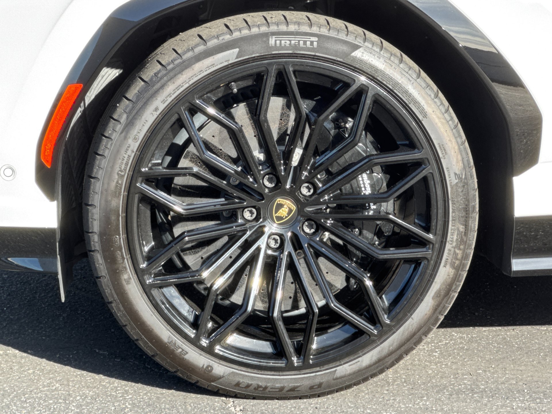 Used 2025 Lamborghini Urus SE AWD/4WD image 9