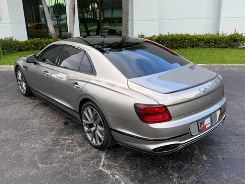 Used 2023 Bentley Flying Spur V8 AWD/4WD image 13