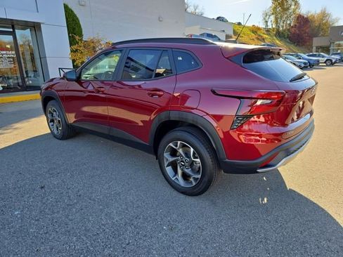 Used 2024 Chevrolet Trax LT w/ Driver Confidence Package image 3