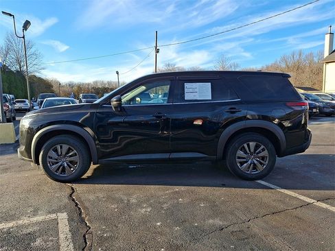 Used 2022 Nissan Pathfinder S image 4