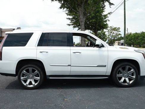 Used 2018 Cadillac Escalade Luxury AWD/4WD image 4