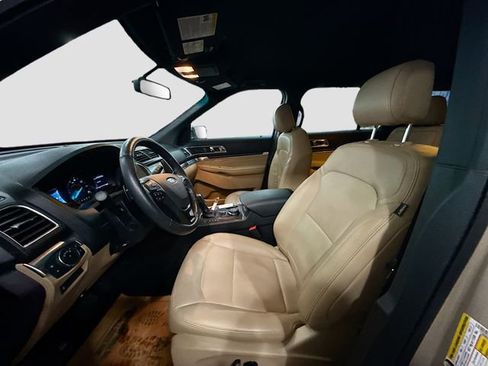 Used 2017 Ford Explorer Limited image 22