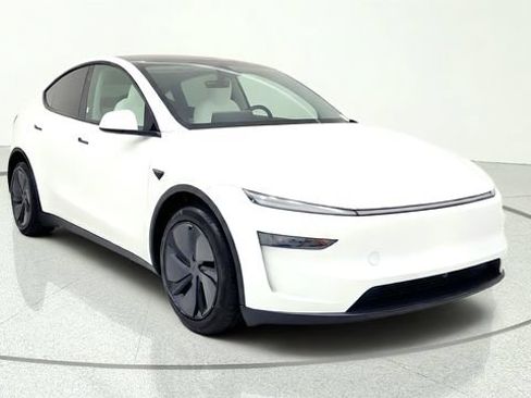 Used 2026 Tesla Model Y AWD image 1