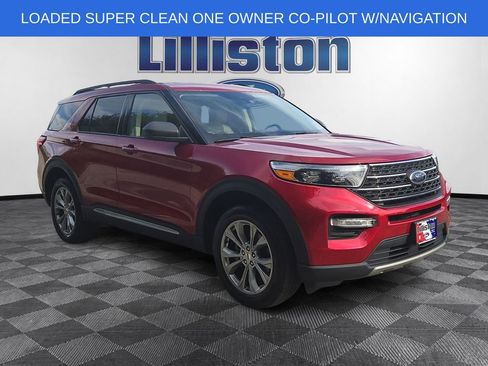 Used 2022 Ford Explorer XLT w/ Equipment Group 202A AWD/4WD image 3