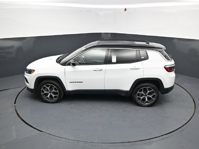 Used 2025 Jeep Compass Limited AWD/4WD image 46