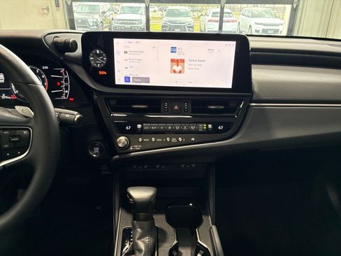 Used 2025 Lexus ES 350 w/ Premium Package FWD image 17