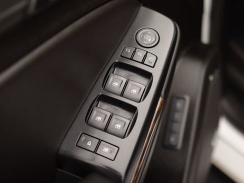 Used 2019 Chevrolet Suburban LT image 28