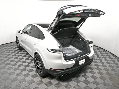 Used 2026 Porsche Cayenne Coupe AWD/4WD image 34