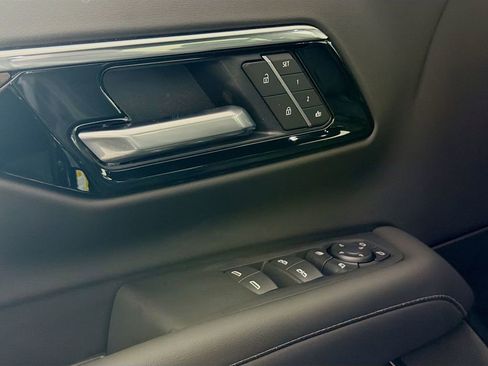 New 2026 Chevrolet Suburban LT image 19