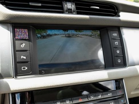 Used 2016 Jaguar XF Prestige RWD image 24