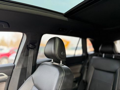 Used 2022 Volkswagen Atlas Cross Sport SEL image 32