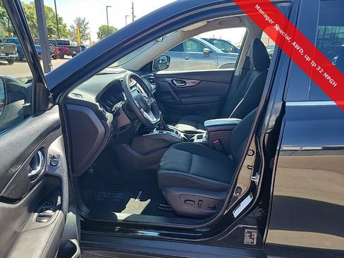 Used 2019 Nissan Rogue SV image 10