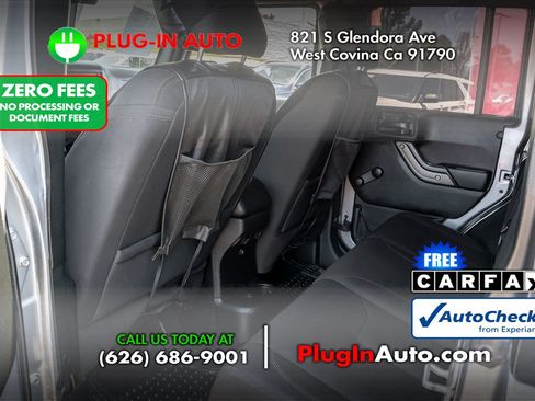 Used 2017 Jeep Wrangler Unlimited Sport w/ Connectivity Group AWD/4WD image 11