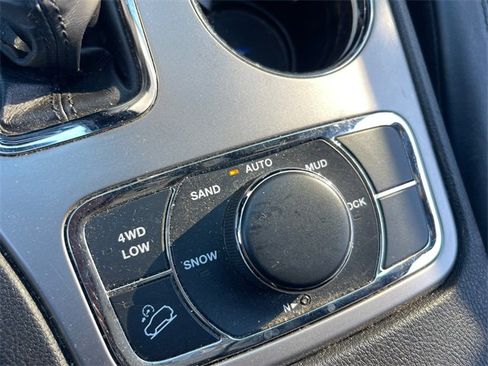 Used 2021 Jeep Grand Cherokee Limited image 16